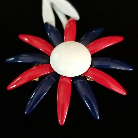 Vintage 1960s Red White and Blue Enamel Daisy Flower Brooch Pin - Picture 12 of 16
